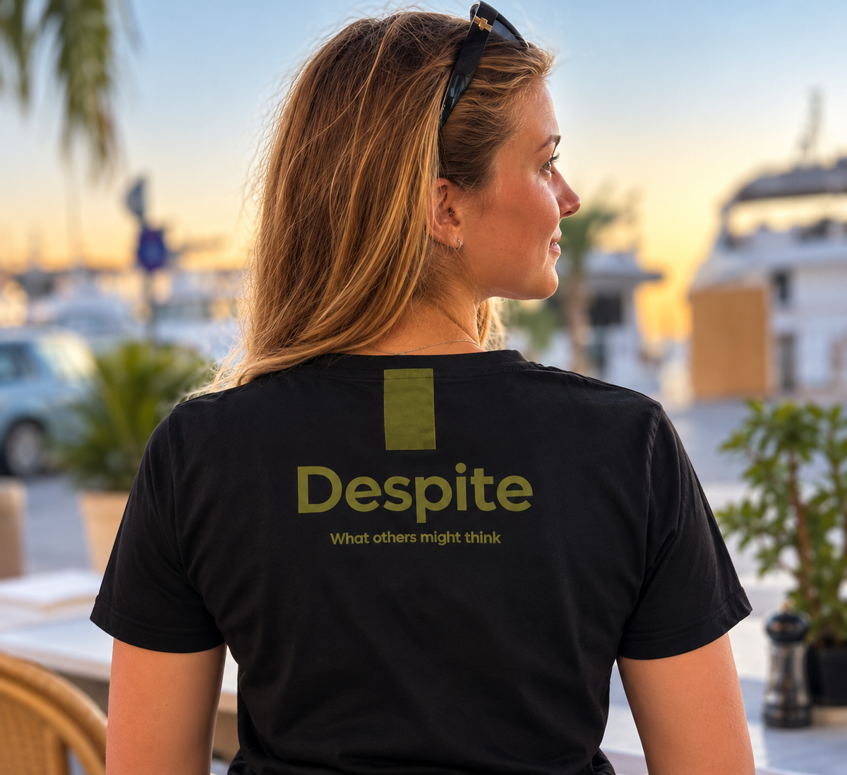 Despite Poppy – Sort T-shirt til damer med logo